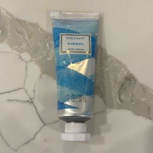 🌸5/$25🌸 Body and Earth hand cream
